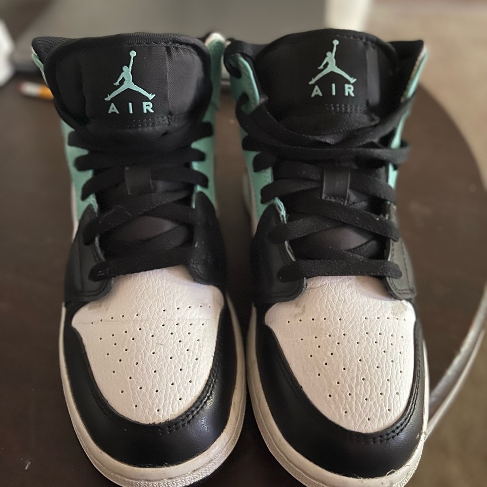 Selling my kids shoes cause they don’t fit anymore very good condition